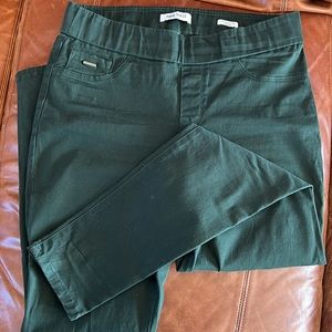 Nine West size 8 emerald/ Hunter  green pull in skinny